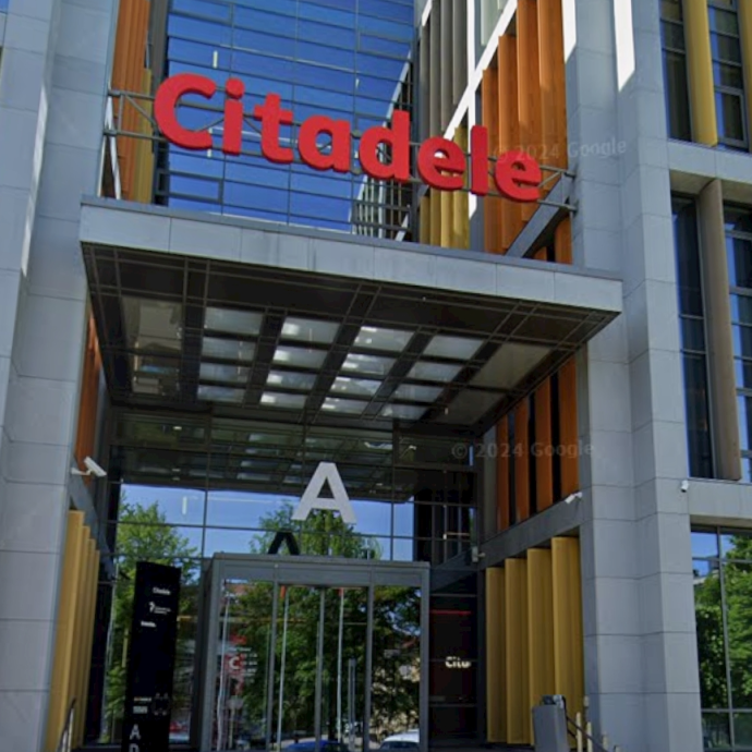 LAURIS RESTAURANT SERVICE RIGA, REPUBLIKAS LAUKUMS 2A